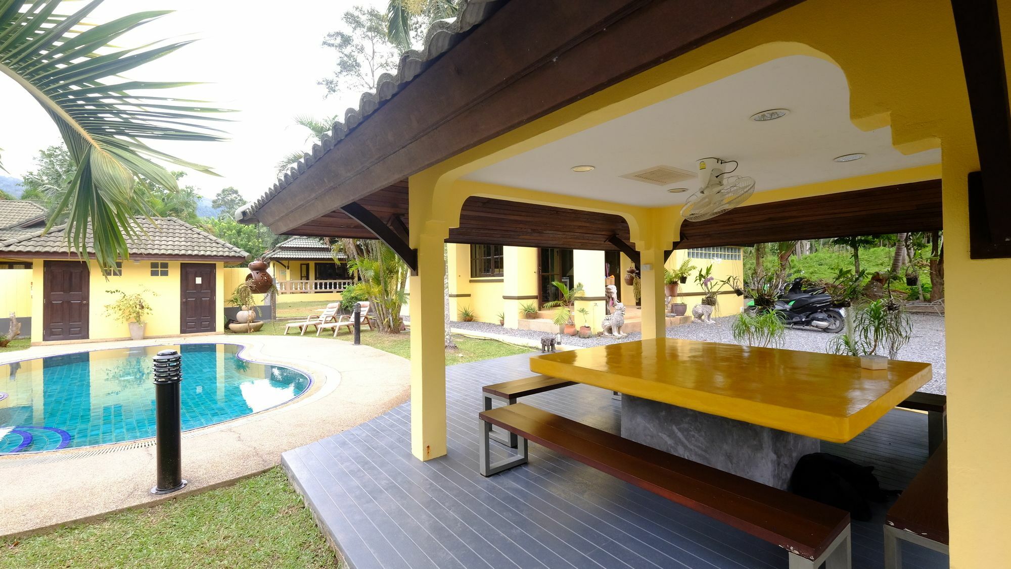 Marilyns Residential Resort Maret エクステリア 写真