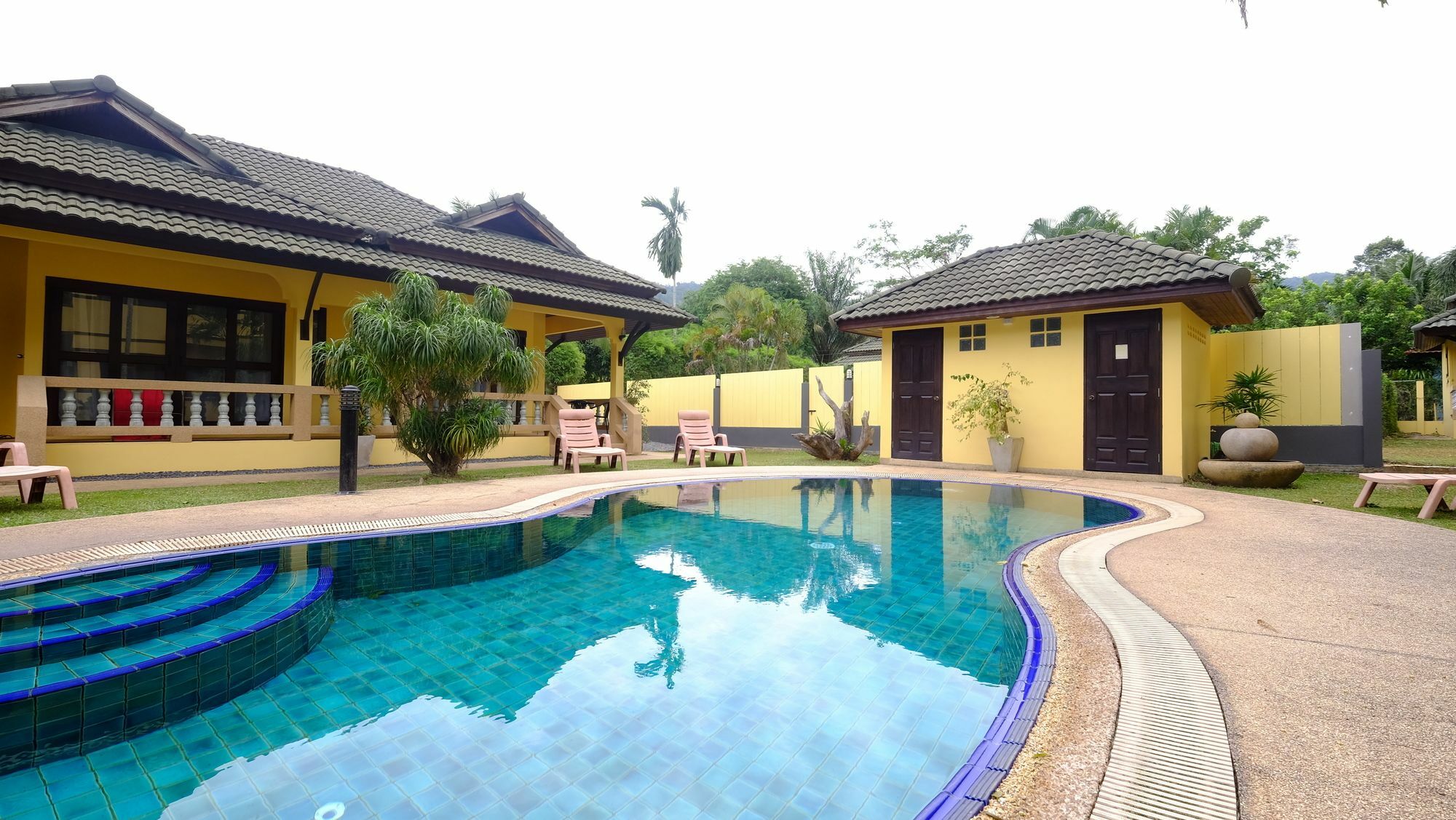 Marilyns Residential Resort Maret エクステリア 写真